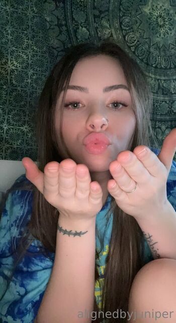 Full leaked Alignedbykarissa private photo