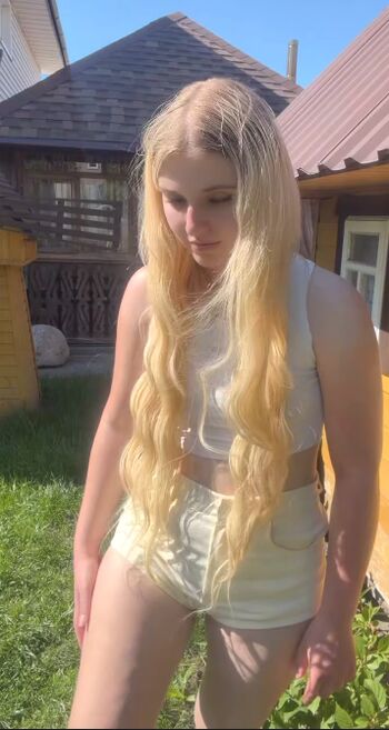Full leaked Alinalovaa private photo