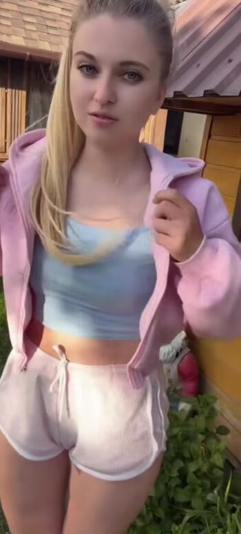 Full leaked Alinalovaa private photo