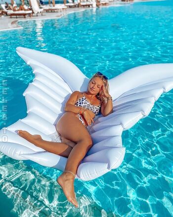 Full leaked Alinamour private photo