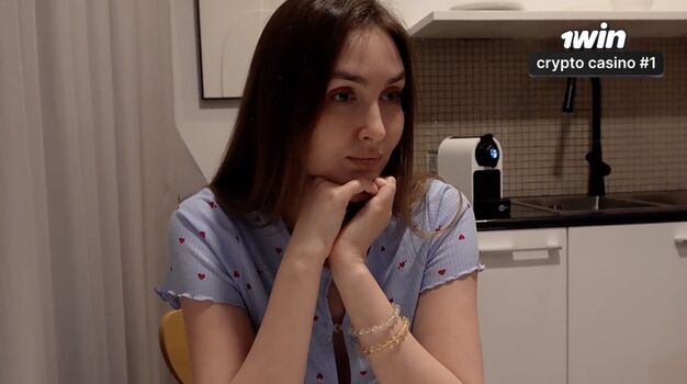 Full leaked Alinarai page private photo