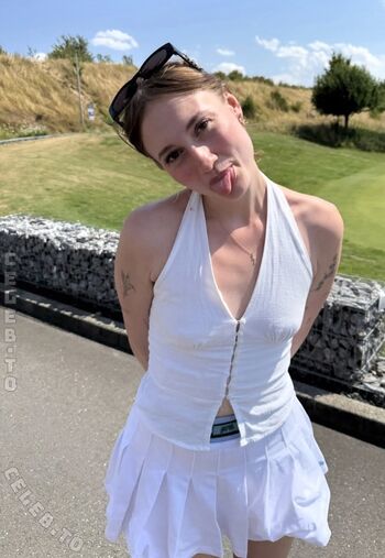 Full leaked Aline xue page private photo