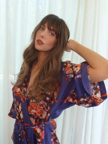 Full leaked Alison brie private photo