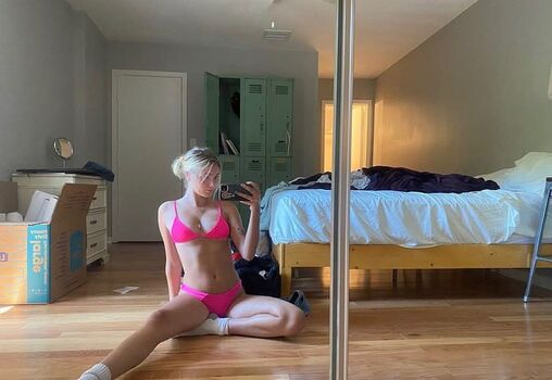 Full leaked Allhailcaroline private photo