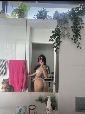 Full leaked Alliyah private photo