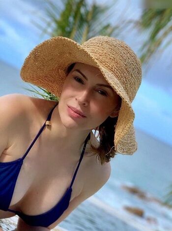 Full leaked Alyssa milano private photo