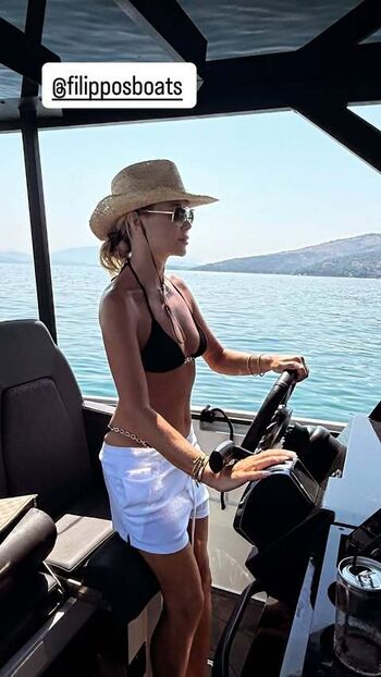 Full leaked Amanda holden private photo
