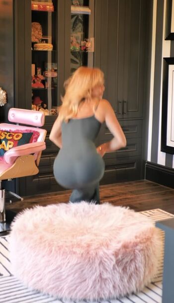 Full leaked Amanda holden page private photo