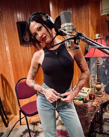Full leaked Amanda shires private photo