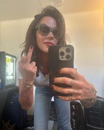 Full leaked Amanda shires private photo