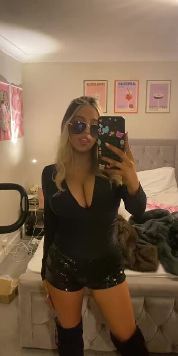 Amber Isabella