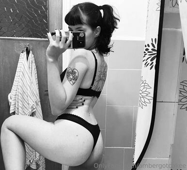 Full leaked Ambergotcakeee private photo