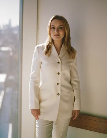 Amelia Dimoldenberg
