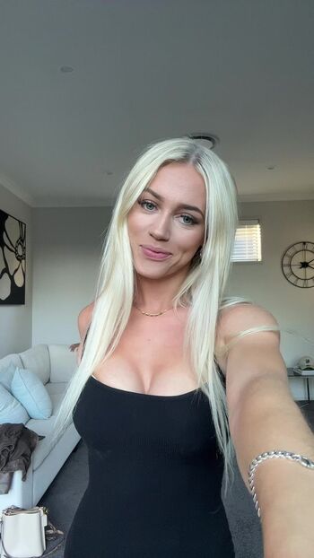 Full leaked Amelia hinton white private photo