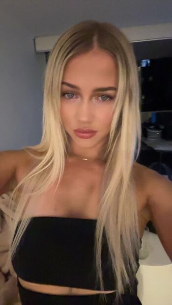 Amelia Hinton-White