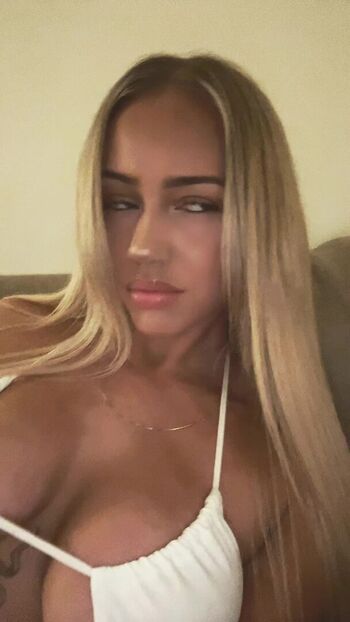 Full leaked Amelia hinton white private photo
