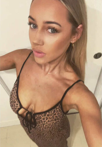 Amelia Hinton-White