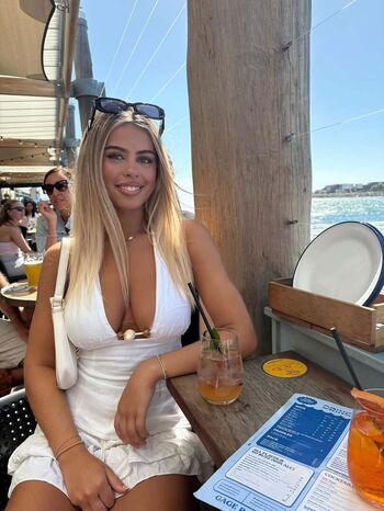 Full leaked Amelie browne private photo