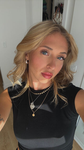 Full leaked Amelie morin page private photo