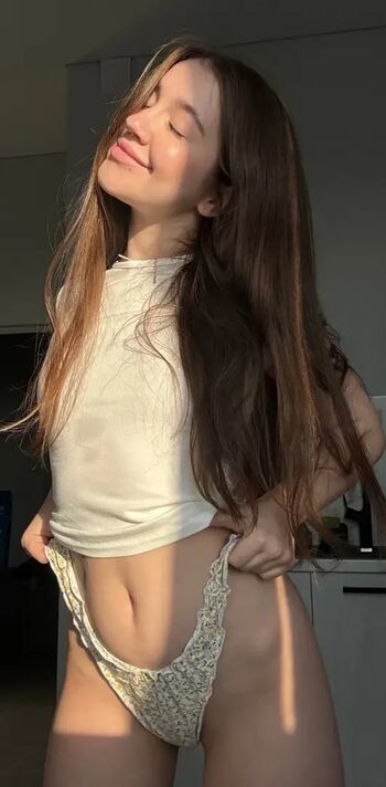 Full leaked Amilewis private photo