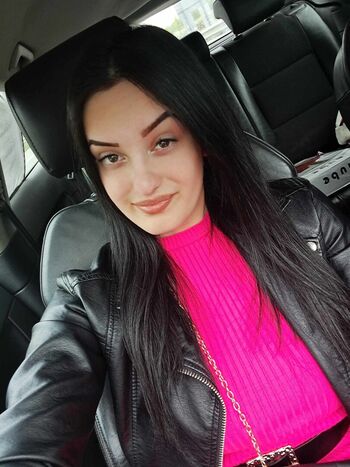 amina_swan_