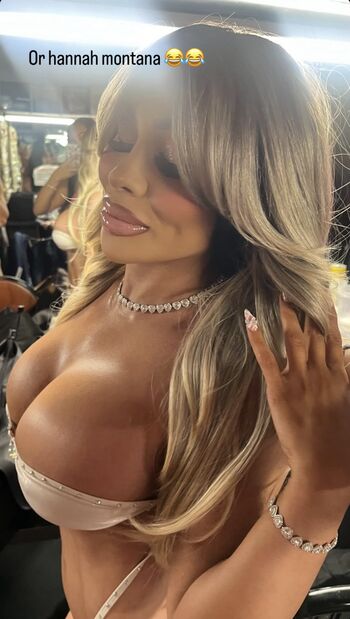 Full leaked Amiradoll private photo