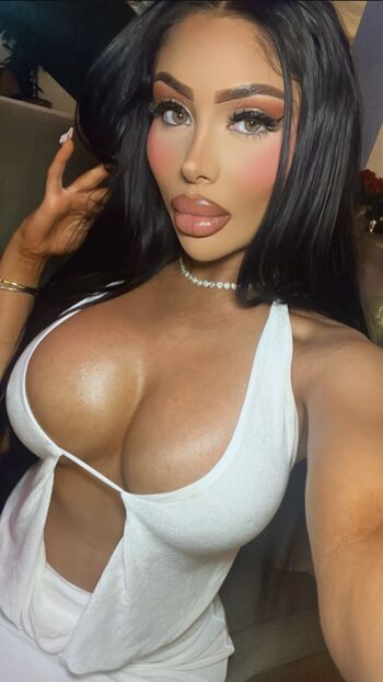 Full leaked Amiradoll private photo