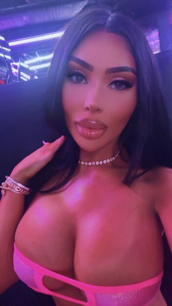 Full leaked Amiradoll private photo