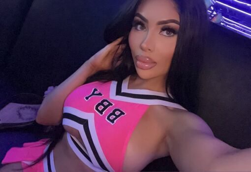 Full leaked Amiradoll private photo
