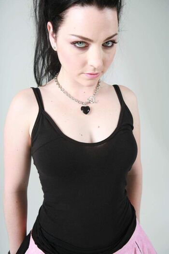 Full leaked Amy lee page private photo