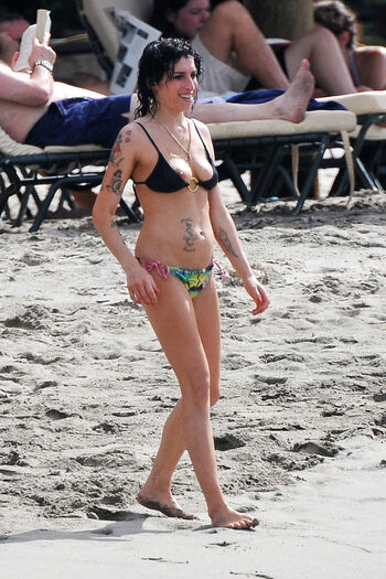 Full leaked Amy wine private photo