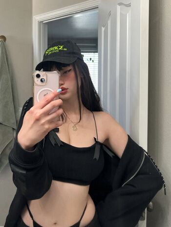 Full leaked Amylouisev private photo