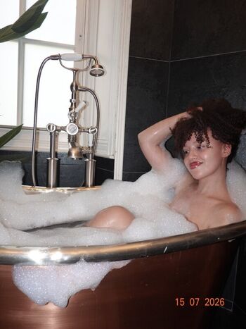 Full leaked Amymoretsele private photo