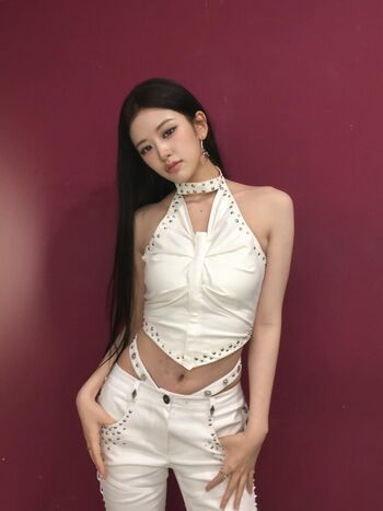 Full leaked An yujin page private photo