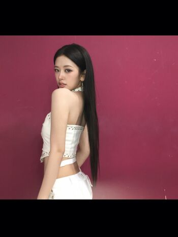 Full leaked An yujin page private photo
