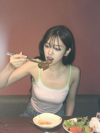 Full leaked An yujin page private photo