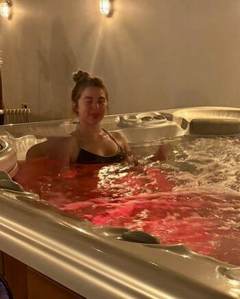 Full leaked Anais gallagher private photo