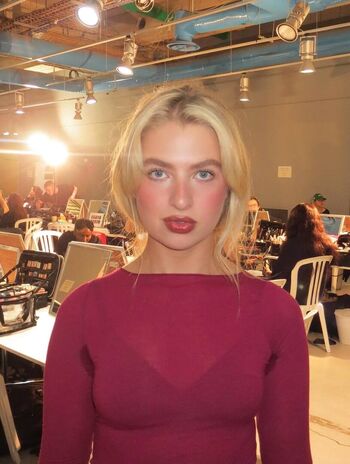 Full leaked Anais gallagher private photo