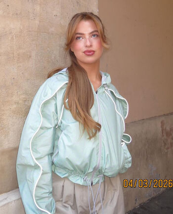Full leaked Anais gallagher private photo