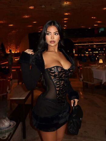 Full leaked Aneeqa farid private photo