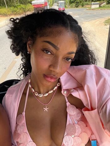Full leaked Angel reese private photo