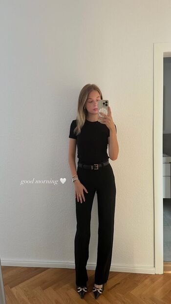 Full leaked Annaaaurelia private photo