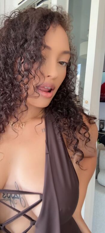 Full leaked Annaaeeelle private photo