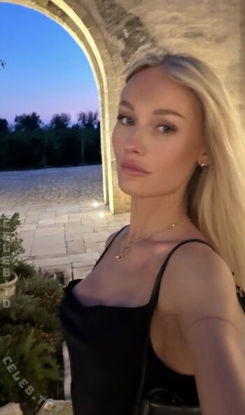 Full leaked Annaauroraegger page private photo