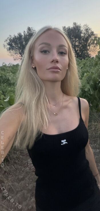 Full leaked Annaauroraegger page private photo