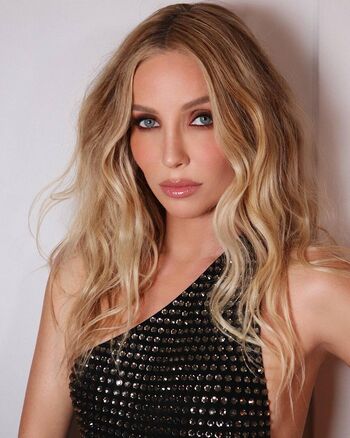 Full leaked Annabelle wallis private photo