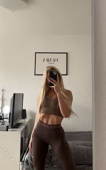Full leaked Annamhfm private photo