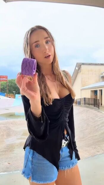 Full leaked Annaoswald private photo