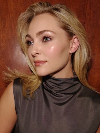 Full leaked Annasophia robb page private photo