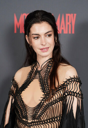 Full leaked Anne hathaway page private photo